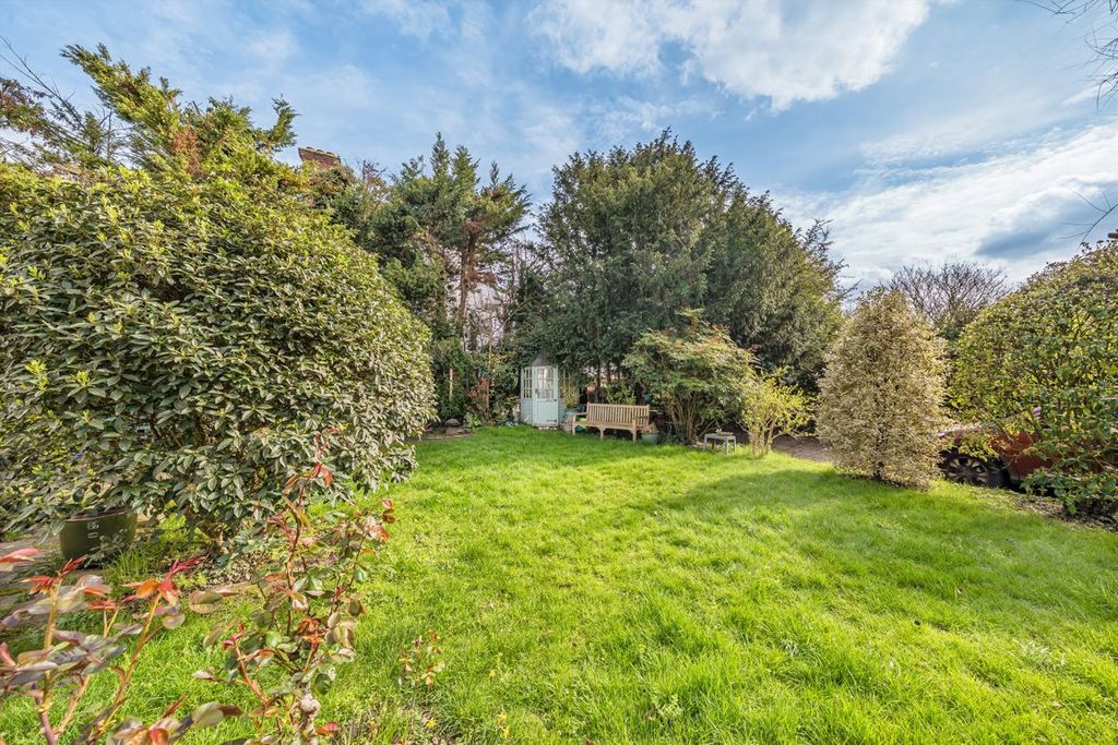 Additional image 8 of 2 bed flat for saleUpper Sunbury Road, Hampton TW12