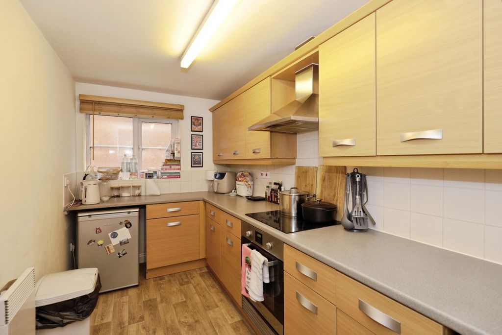 Property photo 2 of 10 Kitchen