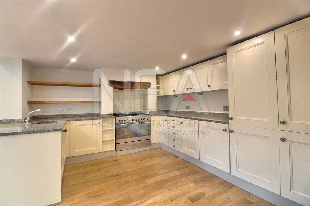 Property photo 3 of 27 Kitchen/Diner