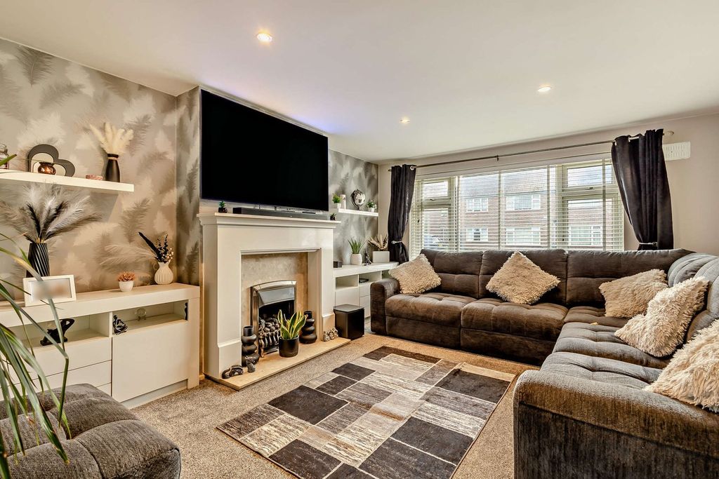 Property photo 2 of 19