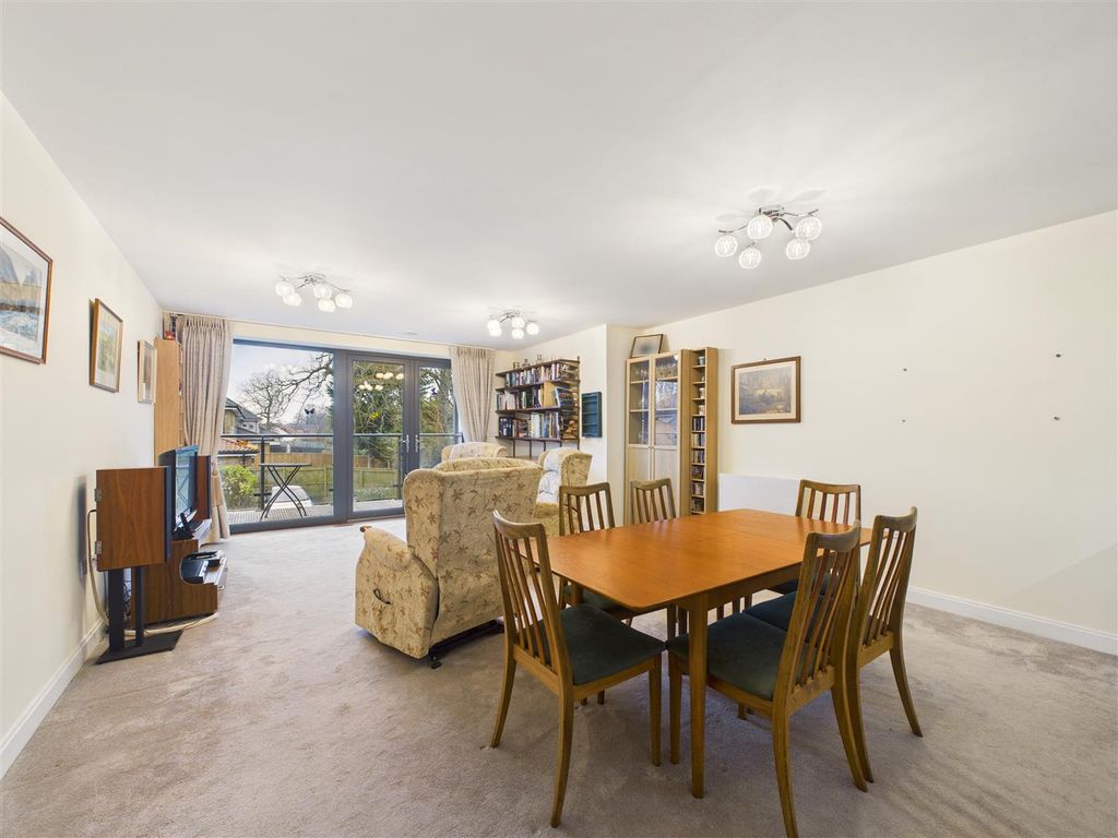 Property photo 3 of 20 Cam03303G0-Pr0273-Still004.Jpg