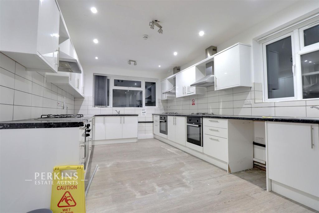 Property photo 1 of 9 Kitchen.Jpg