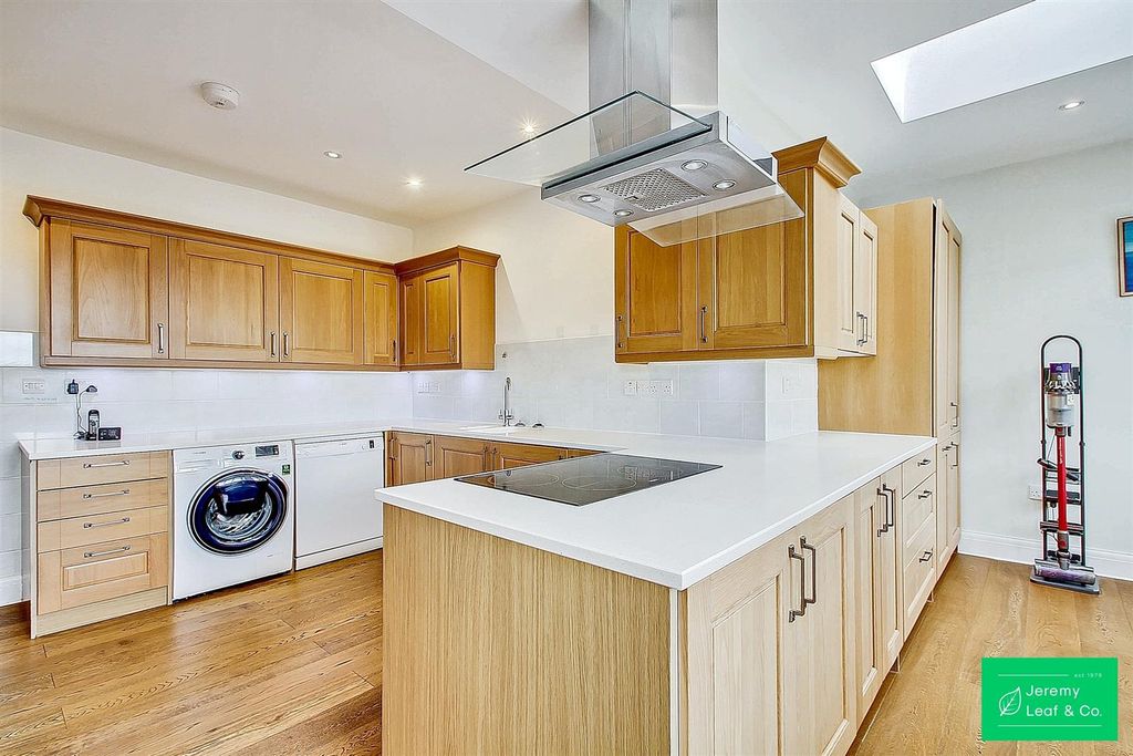 Property photo 2 of 25