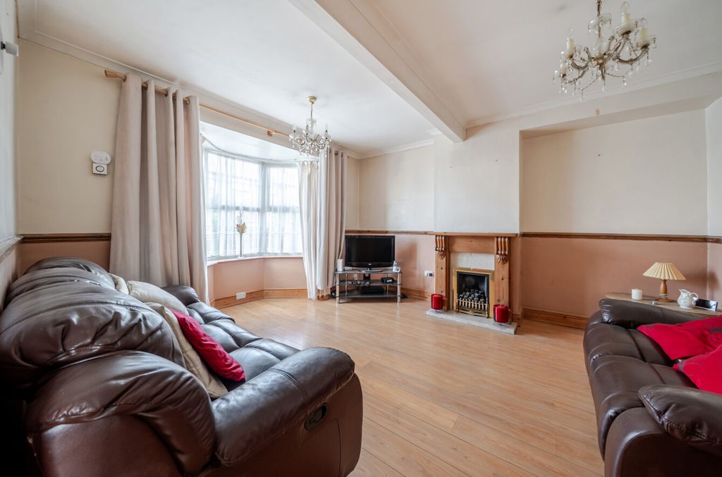 Property photo 2 of 17 1521009-5-6Aa28A5...