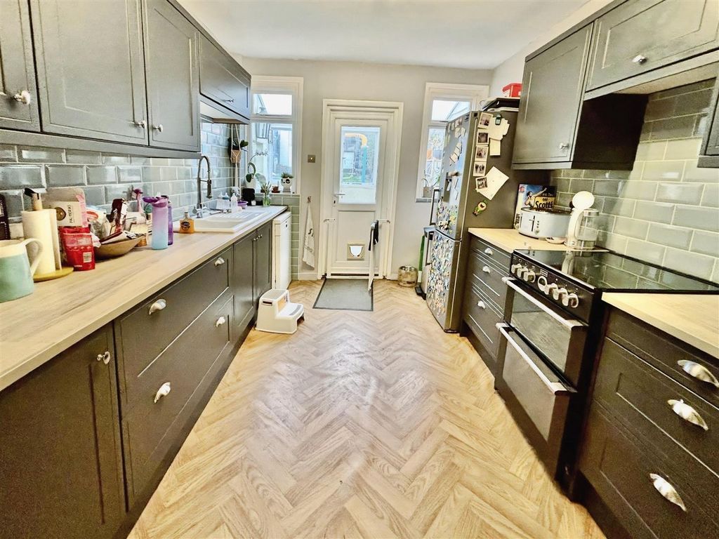 Property photo 2 of 17 Kitchen/Breakfast Room