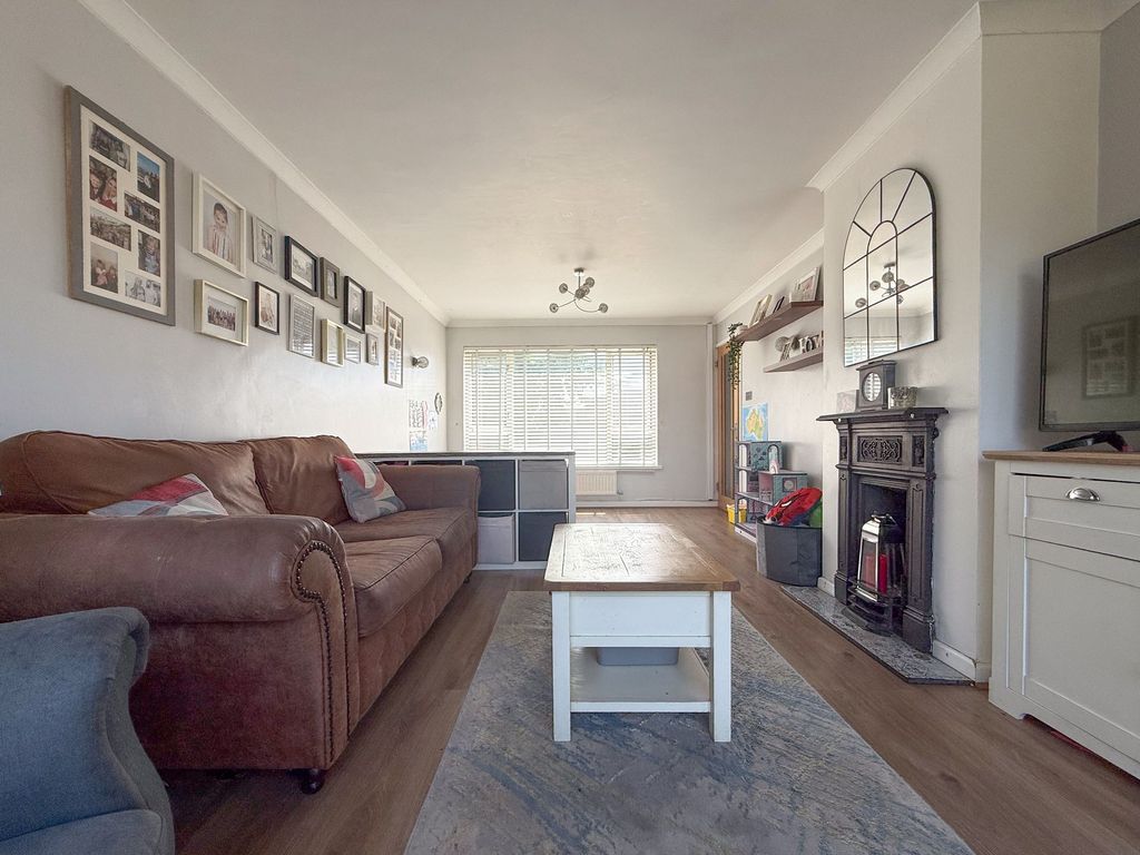 Property photo 3 of 32