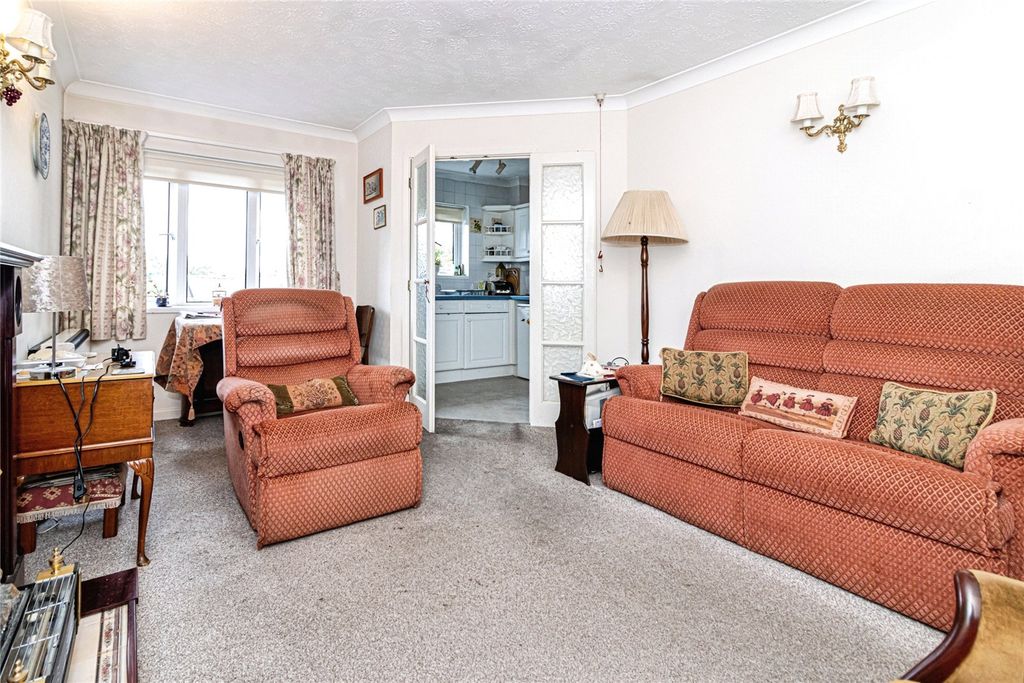 Property photo 2 of 10 Living Room