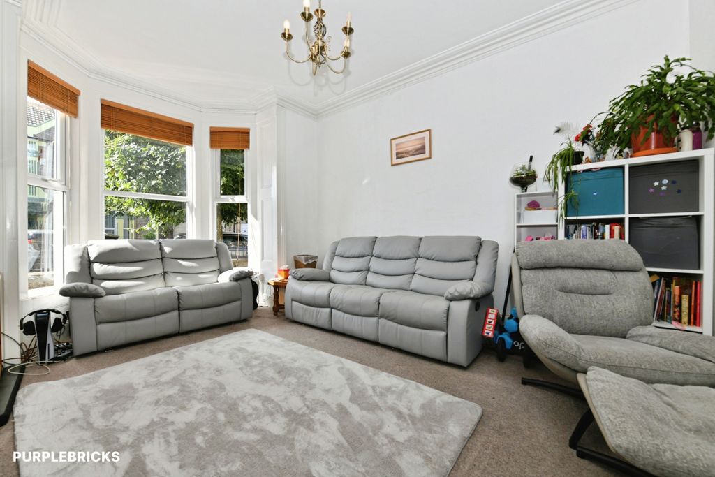 Property photo 2 of 27