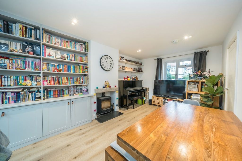 Property photo 2 of 8