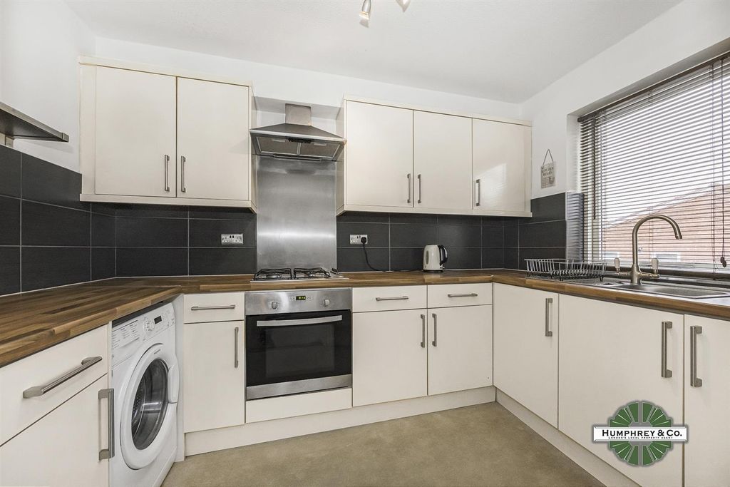 Property photo 1 of 8 11 Peony Court Bridle Path -007-2000.Jpg