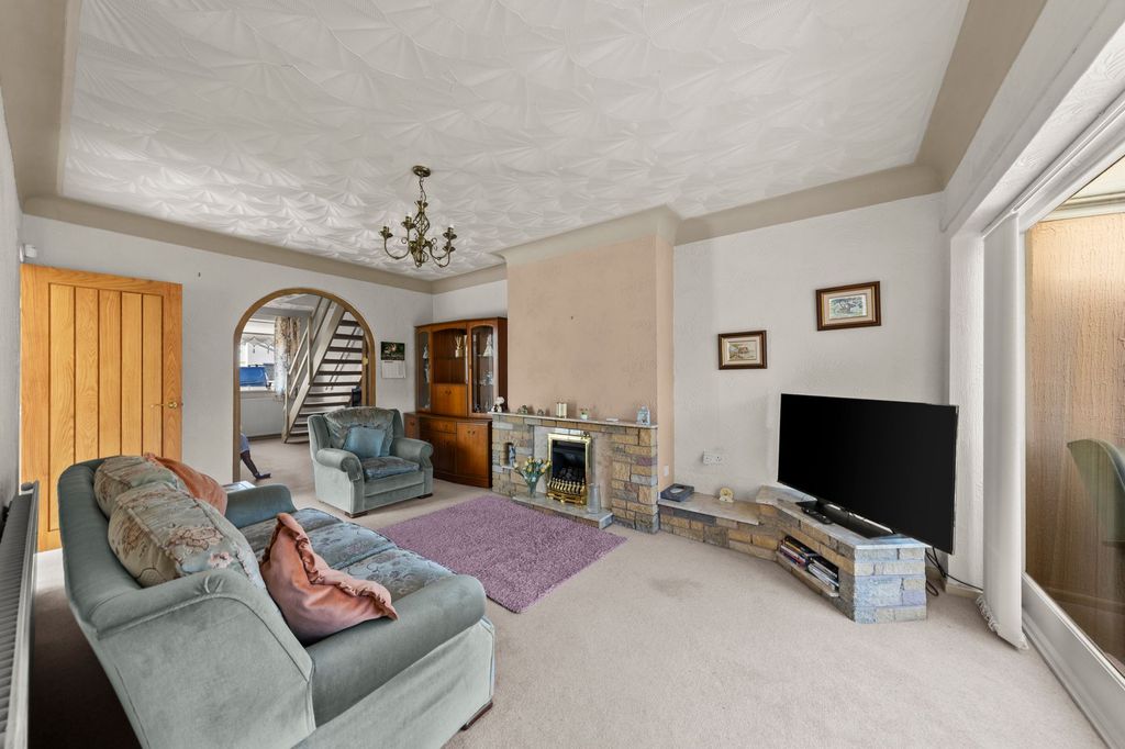 Property photo 2 of 25