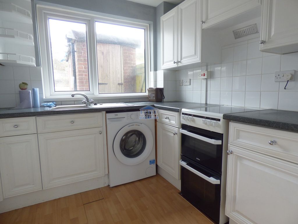 Property photo 2 of 18 Kitchen