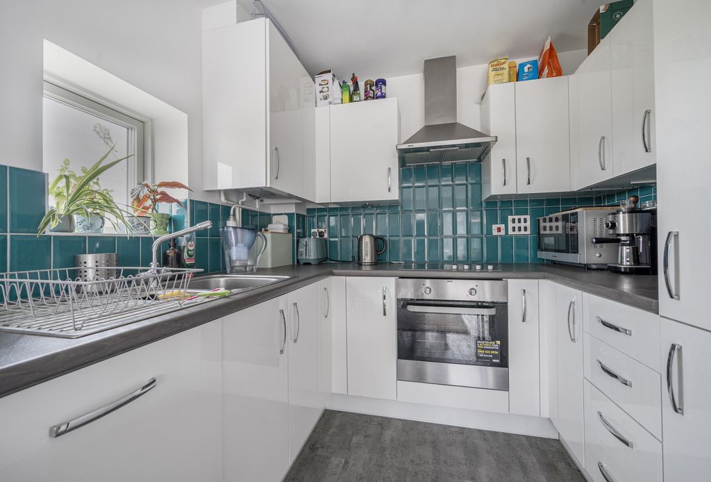 Property photo 3 of 20 1327157-20-687F6A...