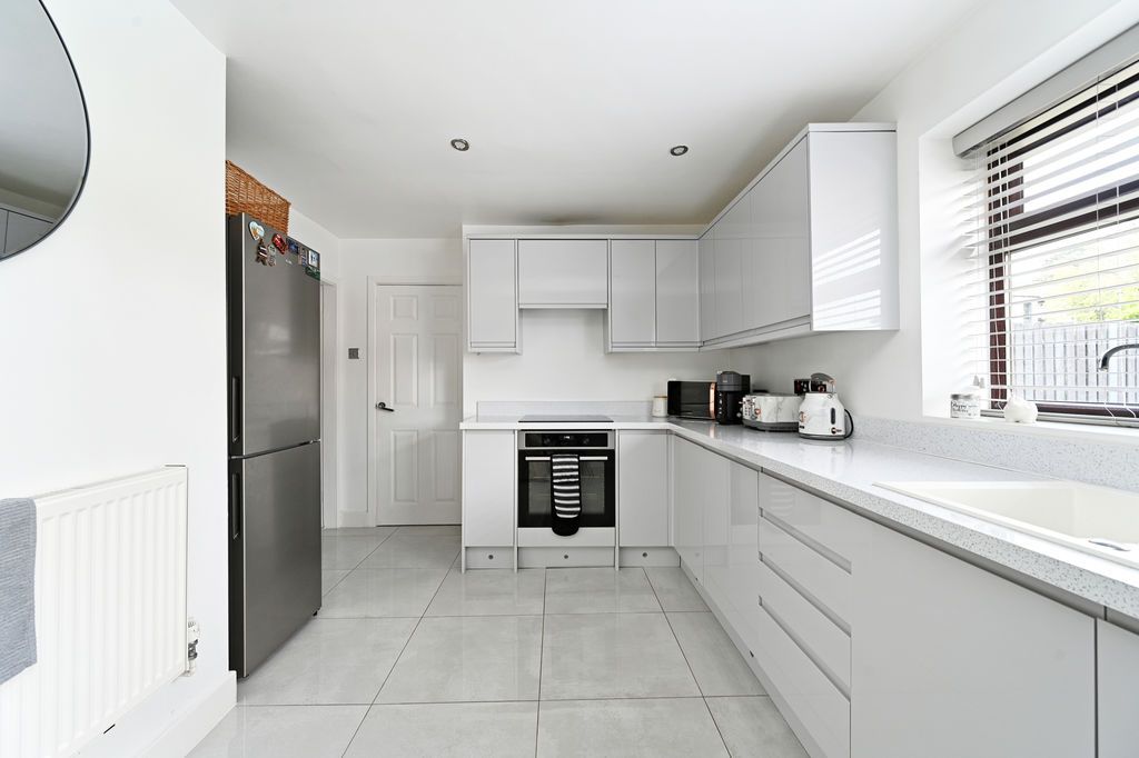 Property photo 2 of 29 Kitchen