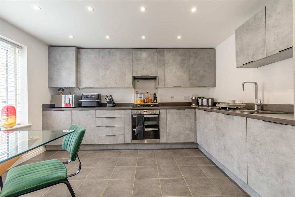 Property photo 3 of 31 8658495-Interior27.Jpg