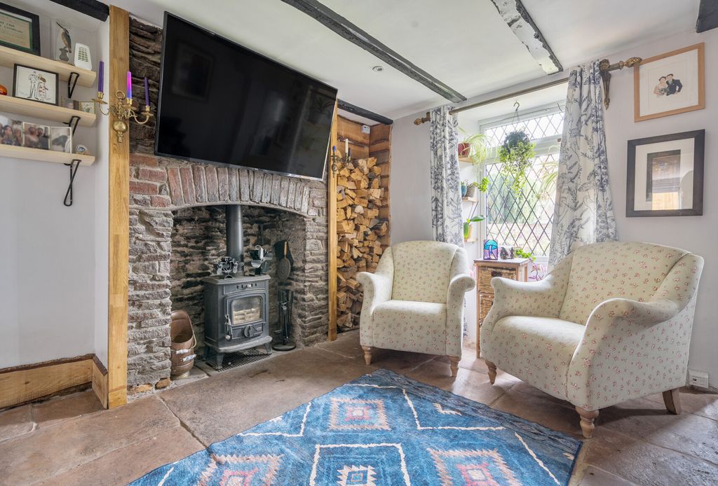 Property photo 2 of 21 Sitting Room