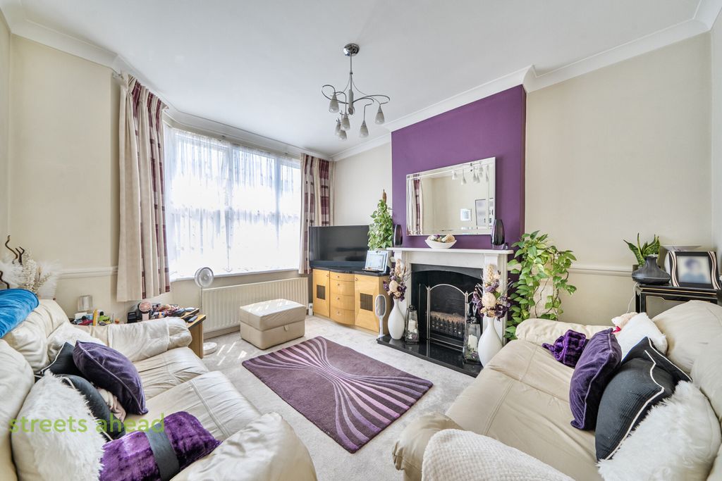 Property photo 2 of 17 639A3Aec-E08c-4ce...