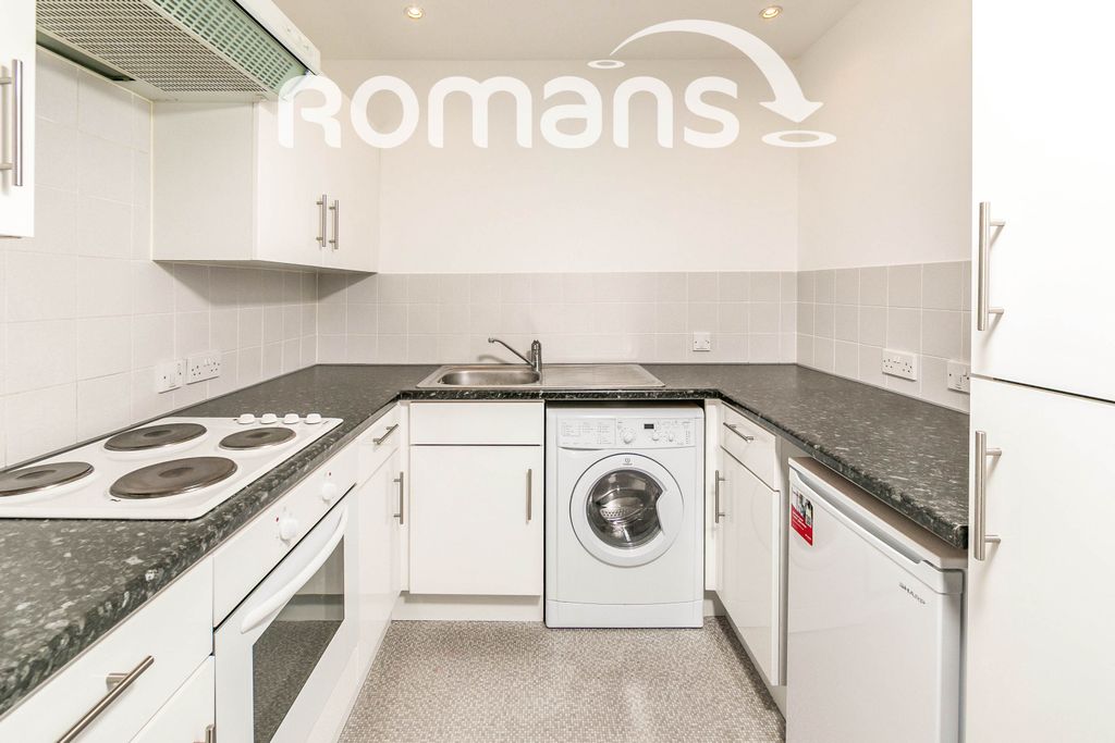 Property photo 2 of 10 Kitchen