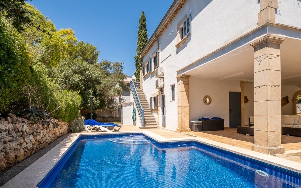 Property photo 2 of 20 Pool And Exterior