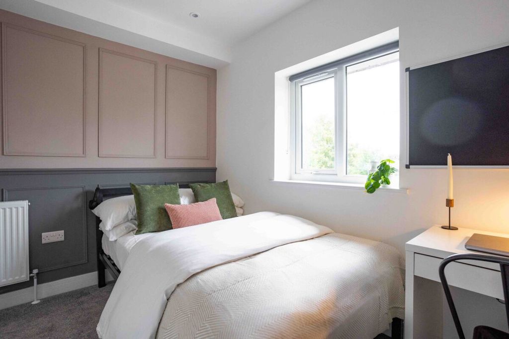 Property photo 2 of 15 1-Cobbett-18