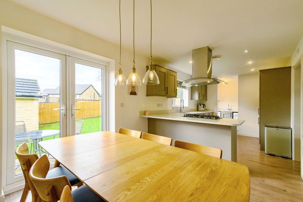 Property photo 2 of 35 Kitchen/Diner