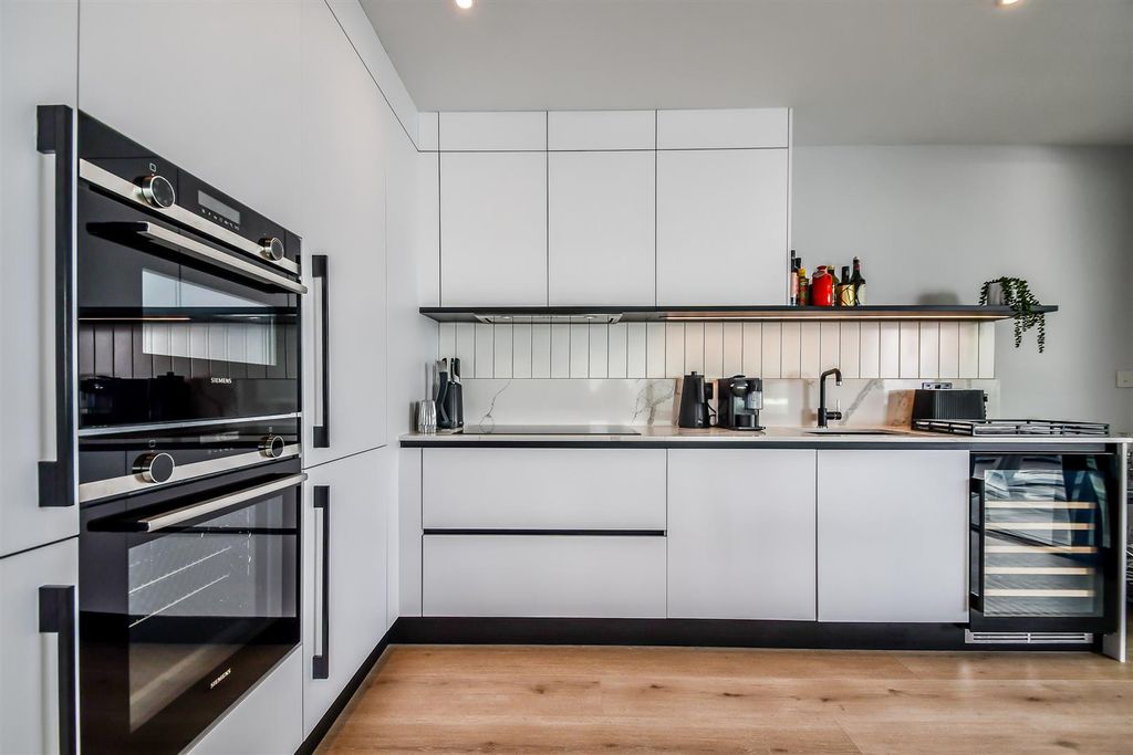 Property photo 3 of 14 Kitchen