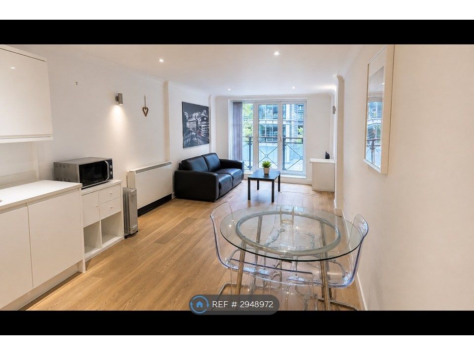 Property photo 1 of 10 Living Room