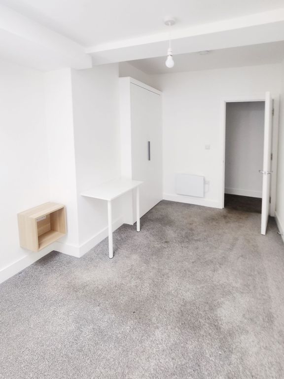 Property photo 2 of 10 Bright, Freshly Redecorated Bedroom With Neutral c...