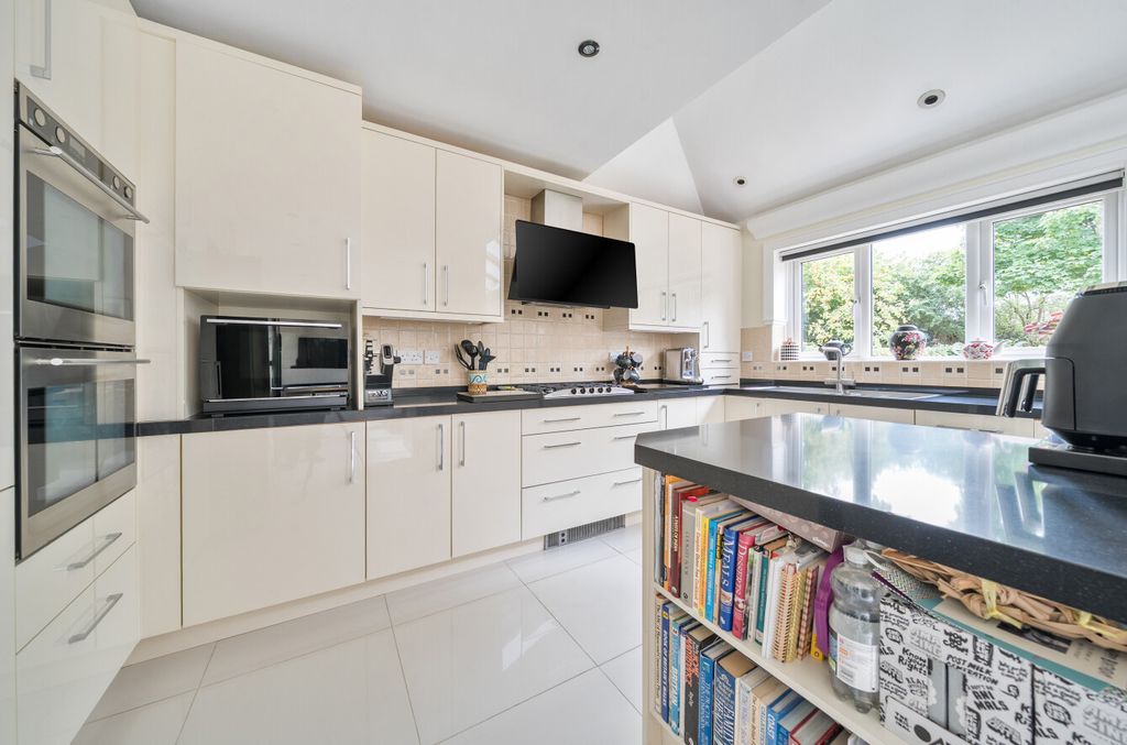 Property photo 3 of 14 1317315-6-6865757...