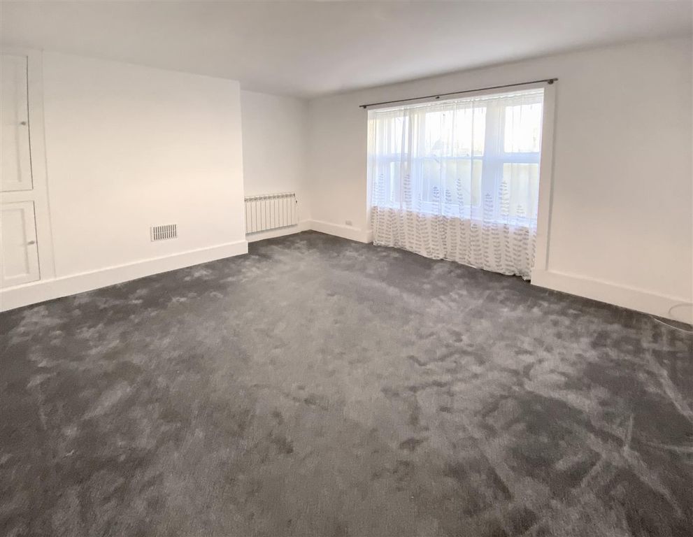 Property photo 3 of 14 Living Room