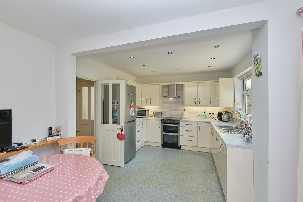 Property photo 3 of 21 Kitchen