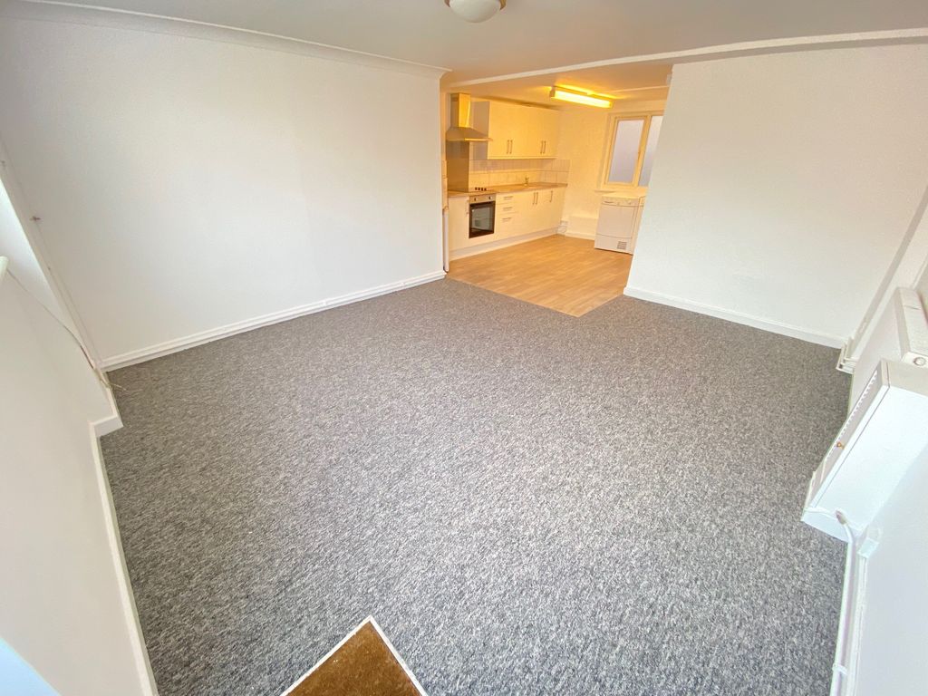 Property photo 3 of 5 Lounge/Bedroom Aspect 2