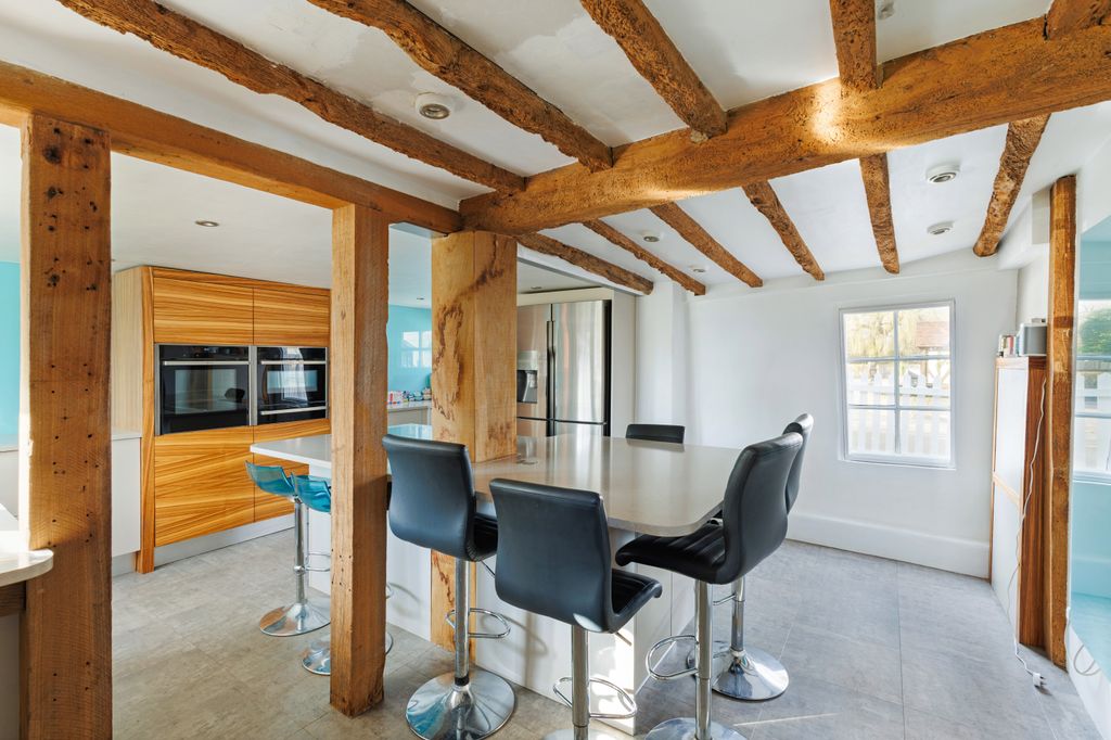 Property photo 3 of 16