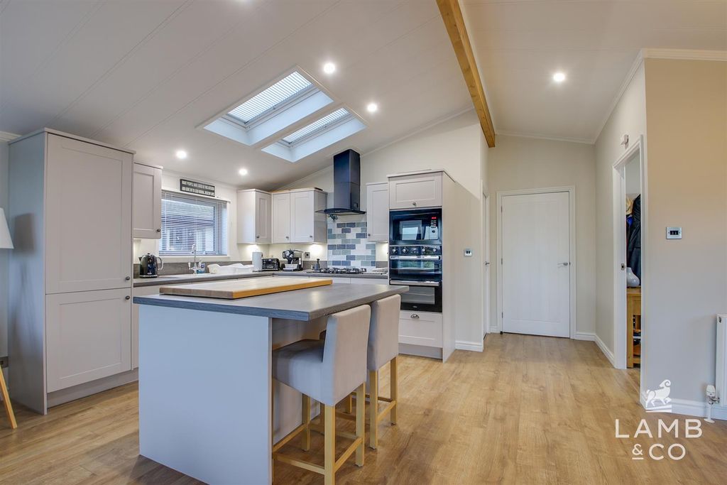 Property photo 2 of 20 Img_5272-Img_5276.Jpeg