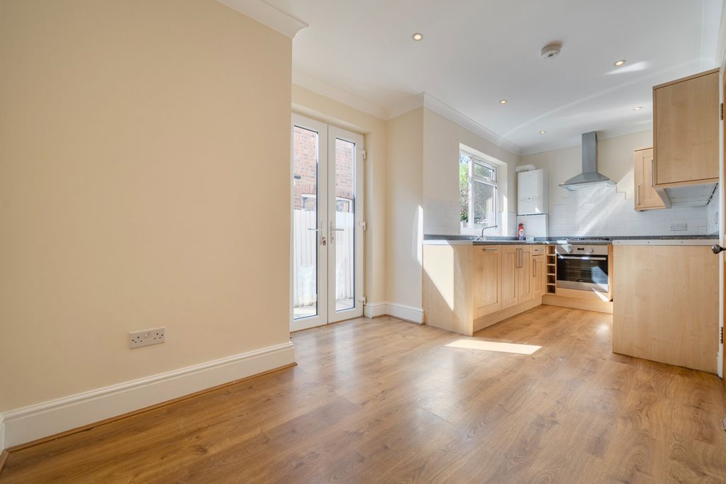 Property photo 3 of 16 1439183-10-69d508...