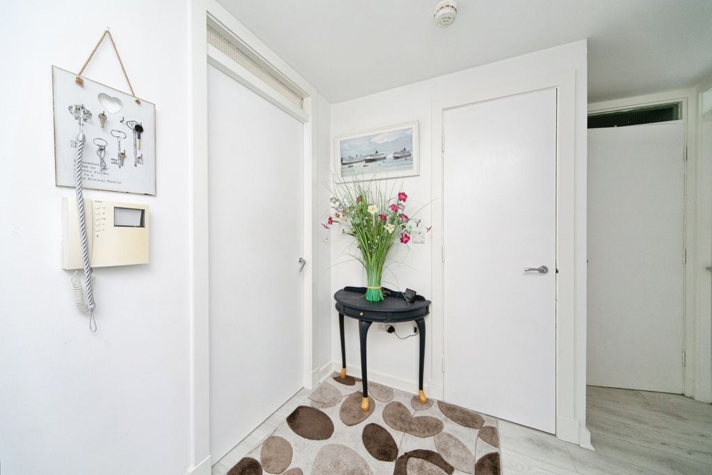 Property photo 3 of 17 Photo
