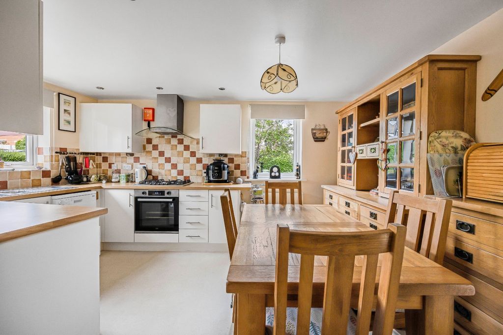 Property photo 3 of 30 Kitchen/Dining