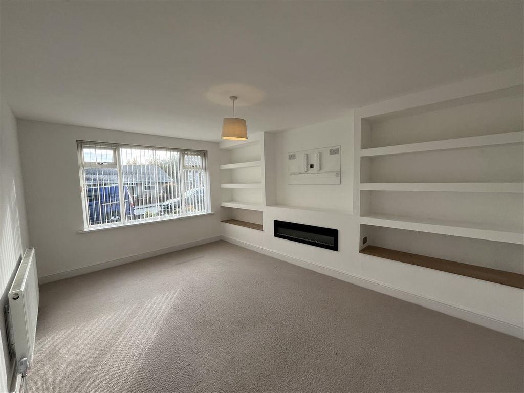 Property photo 3 of 25 Living Room