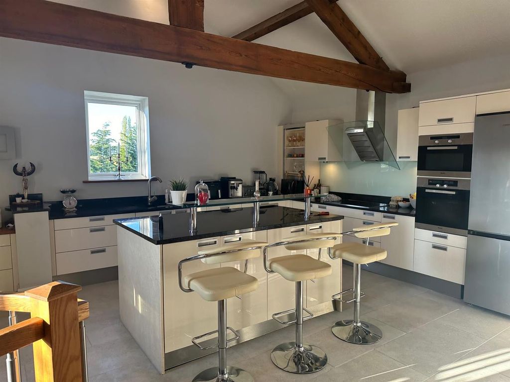 Property photo 3 of 16 Photo-2025-10-29-14-50-37 3.Jpg