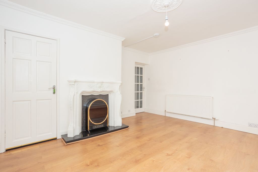 Property photo 1 of 25 Living Room 7