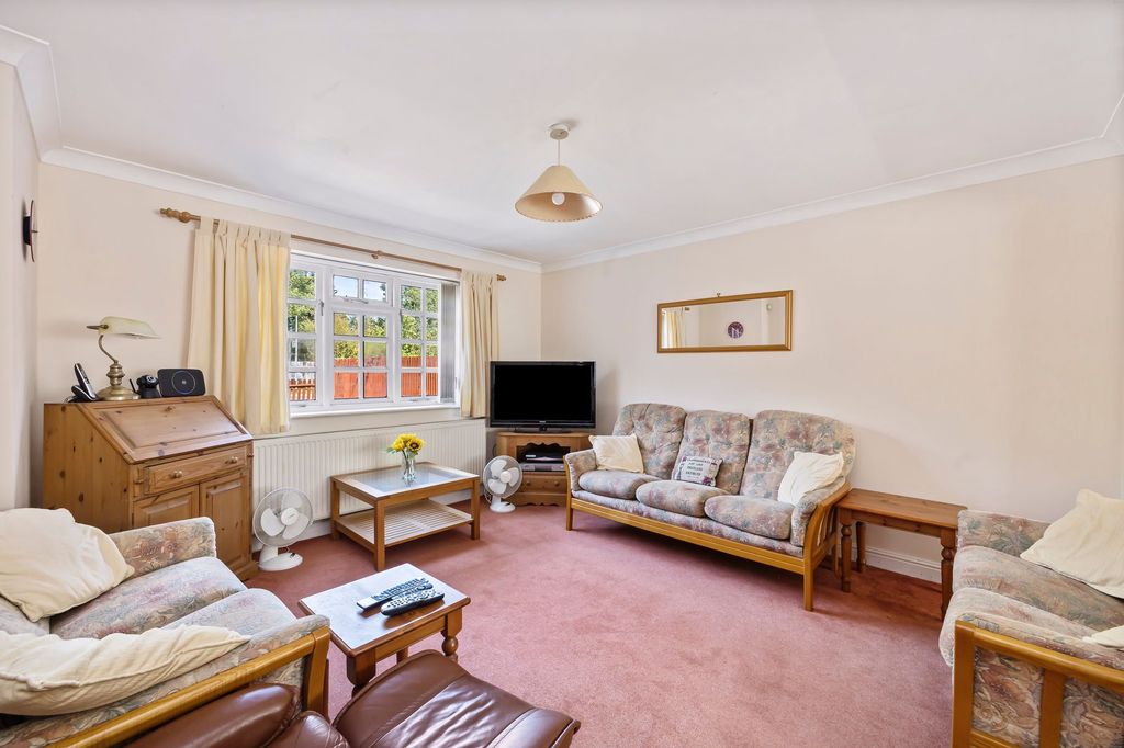 Property photo 2 of 25
