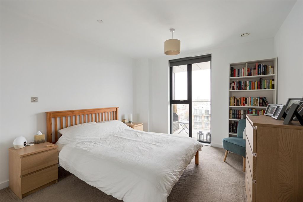 Property photo 3 of 21 Hoe Street, E17