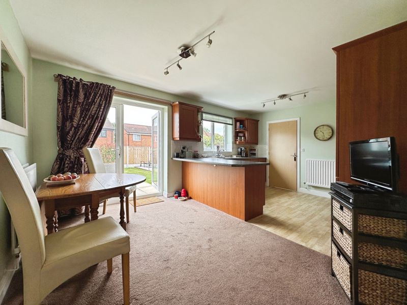 Property photo 3 of 17 Dining Kitchen