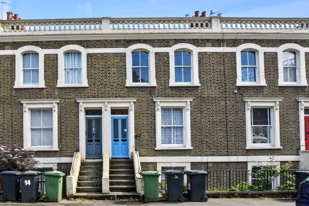 Property photo 1 of 9 12B Cressingham Road, Lewisham, London, Se13 5Ag