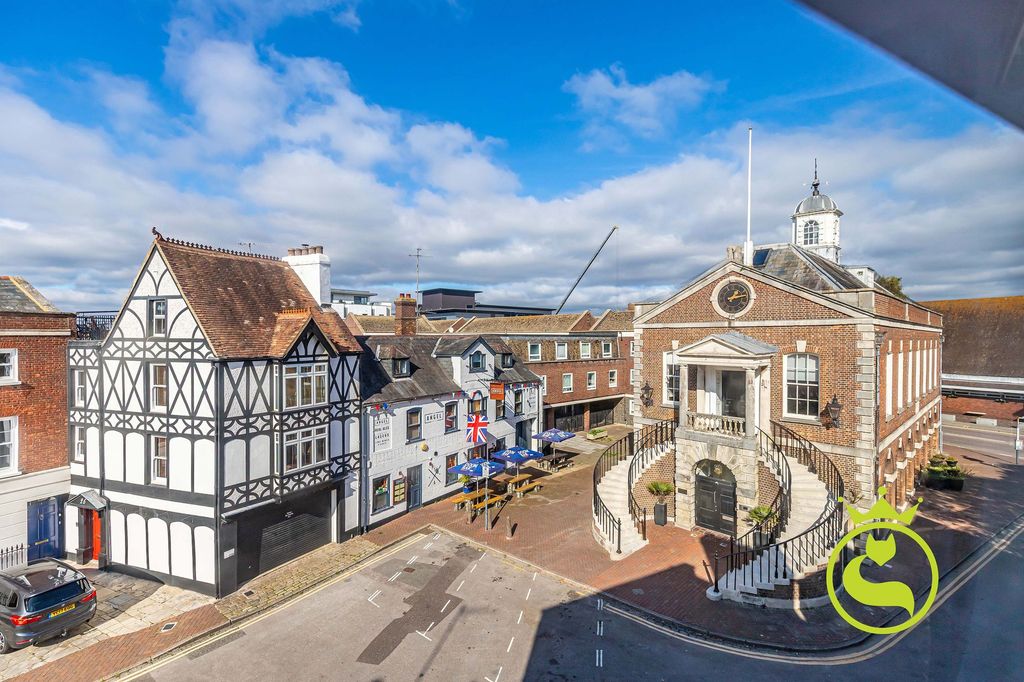 Property photo 2 of 17