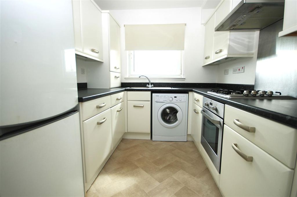 Property photo 3 of 9 Kitchen