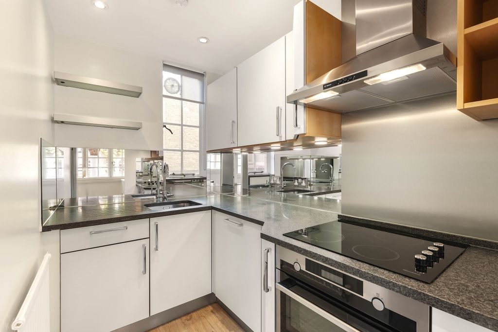 Property photo 3 of 7 Arundel Court