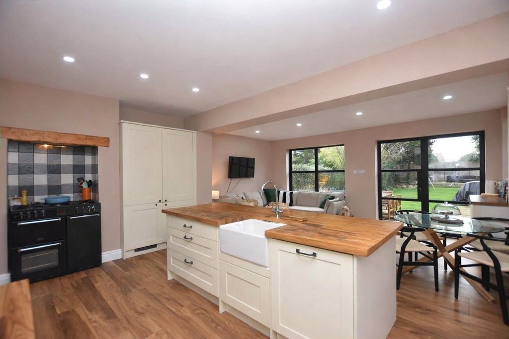 Property photo 3 of 21 Kitchen Diner