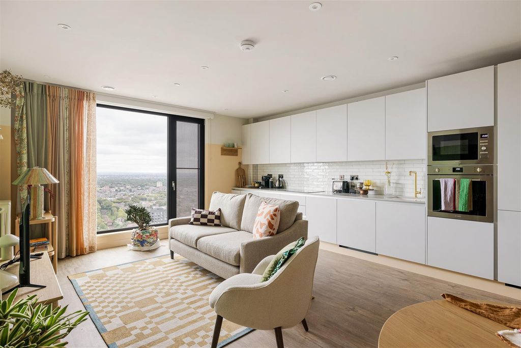 Property photo 3 of 21