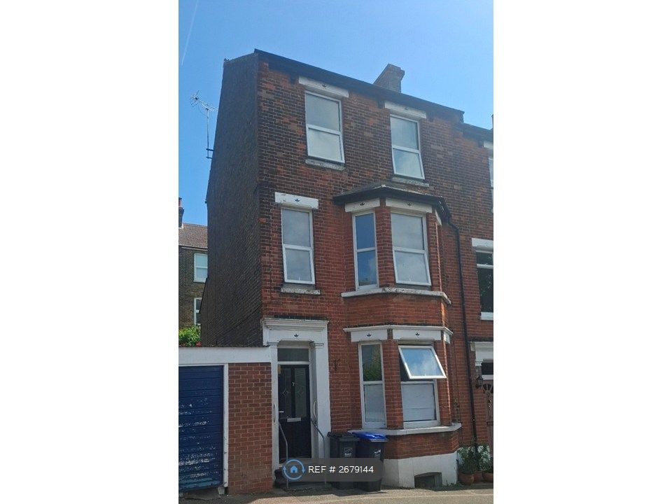 Property photo 2 of 24